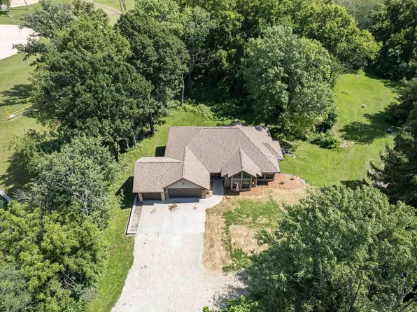1000 Whitetail Drive, Fort Atkinson, WI 53538