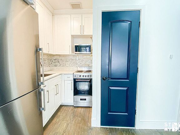 4th image of 509 Van Buren St #3RT