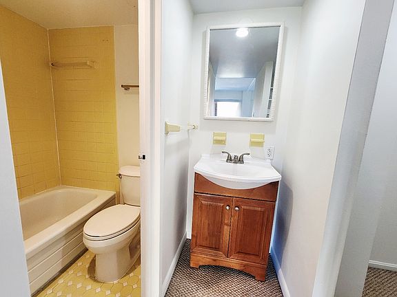 4th image of 1300 Army Navy Dr