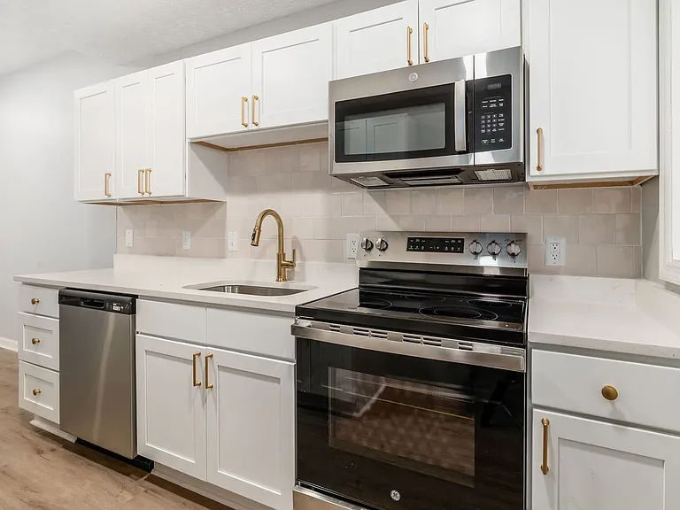 416 E Mithoff St — Photo 2