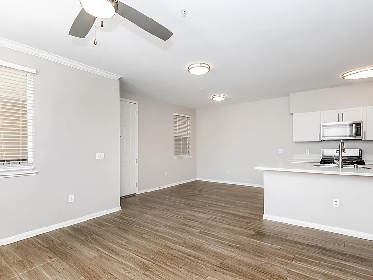 Vista Imperio Apartments — Photo 19