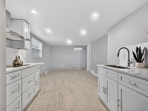 5th image of 917 Mack Ave #1/2