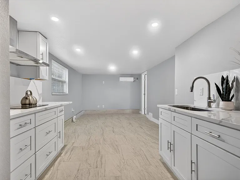 917 Mack Ave #1/2 — Photo 5