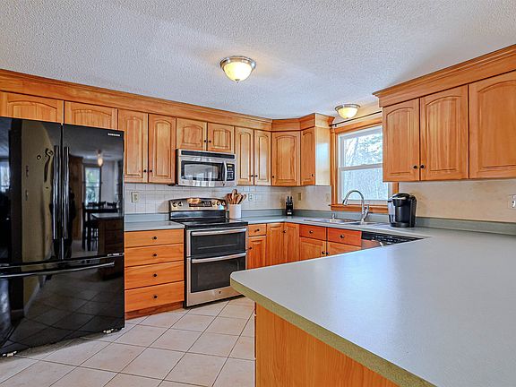 5th image of 27 Farmer Road