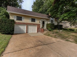22 Kimberly Ln, Saint Peters, MO 63376