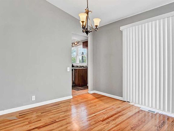 5th image of 1 Roan Cir