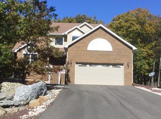44 Turnberry Ln, Hazle Township, PA 18202