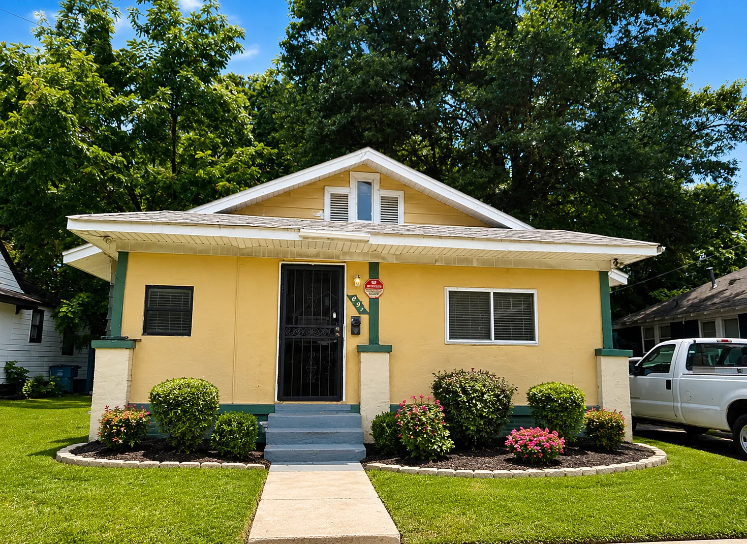 3 bed, 1.0 bath, 1205 sqft, $1,500 — Photo 1