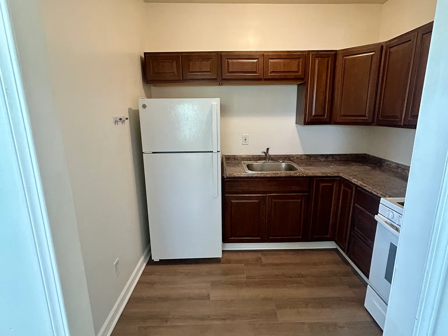 604 W Augusta Ave — Photo 2