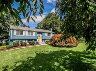 28 Applewood Dr, Shelton, CT 06484
