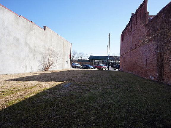 5th image of 217 N Broadway St