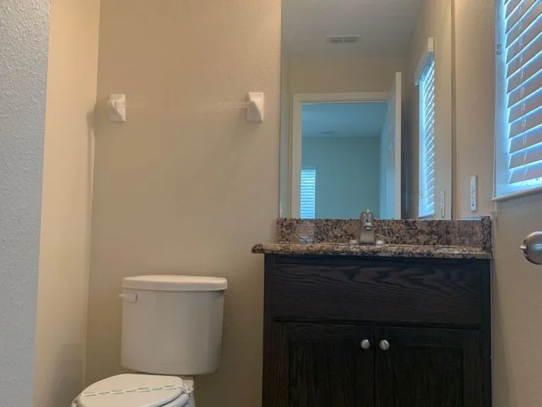 521 Montana Ave — Photo 10