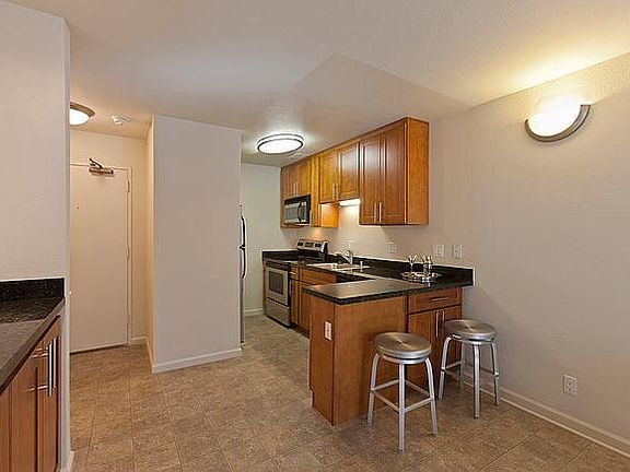 5th image of 2211 Stockton St #1492387
