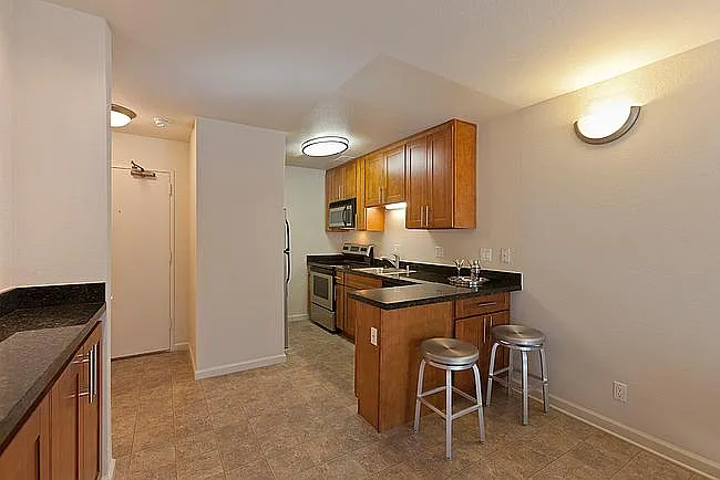 2211 Stockton St — Photo 5