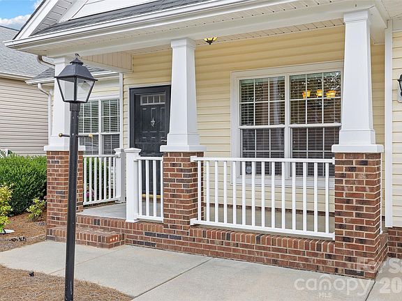 3rd image of 1017 Curry Way