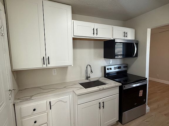 2nd image of 305 NW 23rd St APT 101