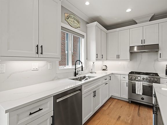 5th image of 446 Greenmount Ave #1