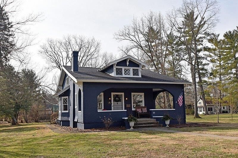 1st image of 215 Oxford Ave