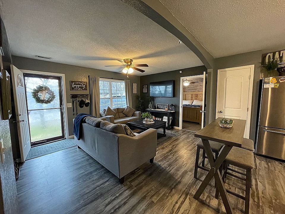 1st image of 205 Spring Dr