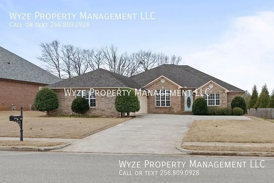 104 Hardiman Place Ln