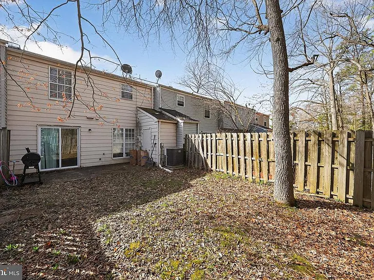 2523 Robinson Pl — Photo 23