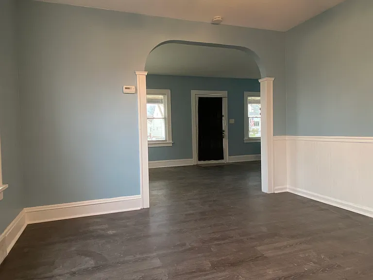 7526 Manhattan Ave — Photo 8