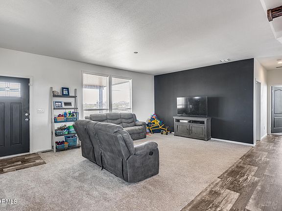 3rd image of 2290 N SUMMERS Lane