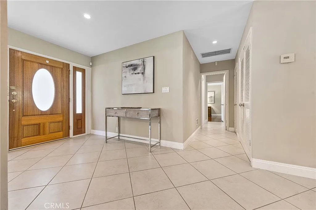 4 bed, 2946 sqft, $10,500 — Photo 2