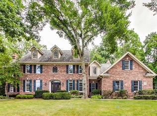 1220 Ashbury Ln, Libertyville, IL