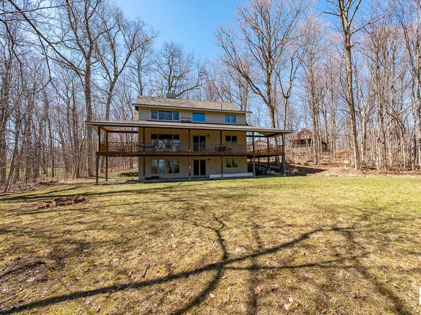 11 Clubhouse Way, Essex, NY 12936