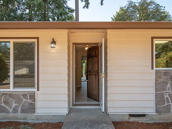 3rd image of 1006 NE 125th Ave