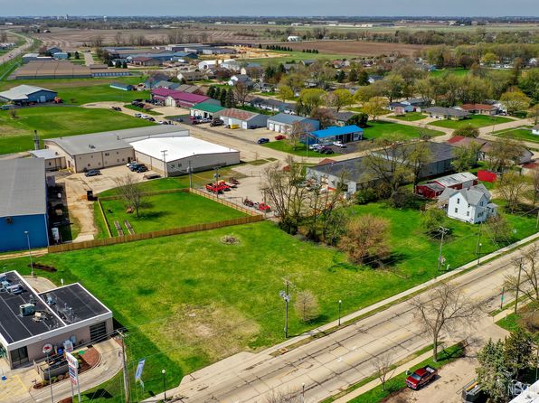 269 S Somonauk Rd, Cortland, IL 60112