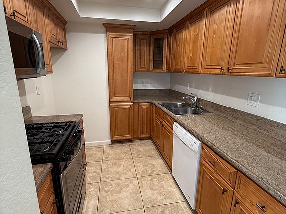 3rd image of 4630 Oceanside Dr APT A