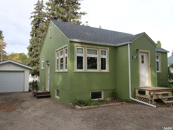 1015 H Avenue N, Saskatoon, SK S7L 2C7