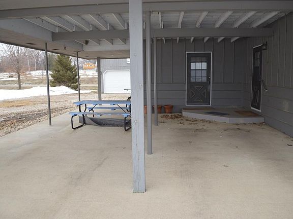 4th image of 364 Lake Ave N