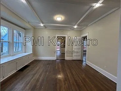 3 bed, 1.0 bath, 1219 sqft, $1,595 — Photo 4