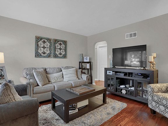 2nd image of 9008 Blackpool Dr