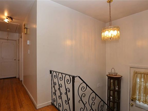 2nd image of 609 N Jefferson Ave