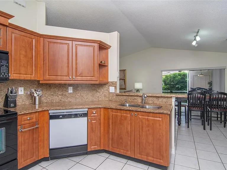 4297 Pine Ridge Ct — Photo 14