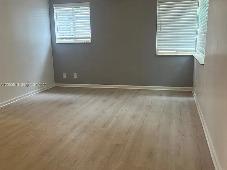 225 SE 16th Ave #2 — Photo 7