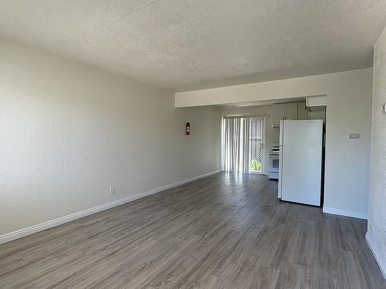 3718 45th Ave — Photo 3