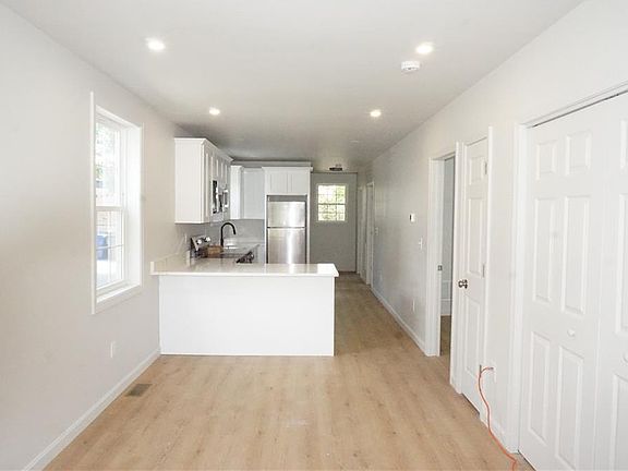 5th image of 13 Benton St