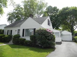 18 Canterbury Rd, Marblehead, MA 01945