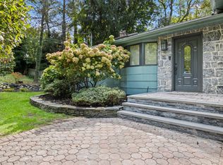 17 Bluebird Ln, Huntington, NY 11743