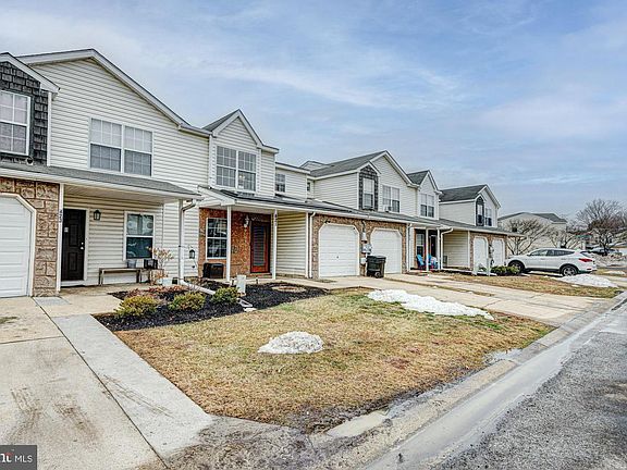 3rd image of 421 S Antlers Pl