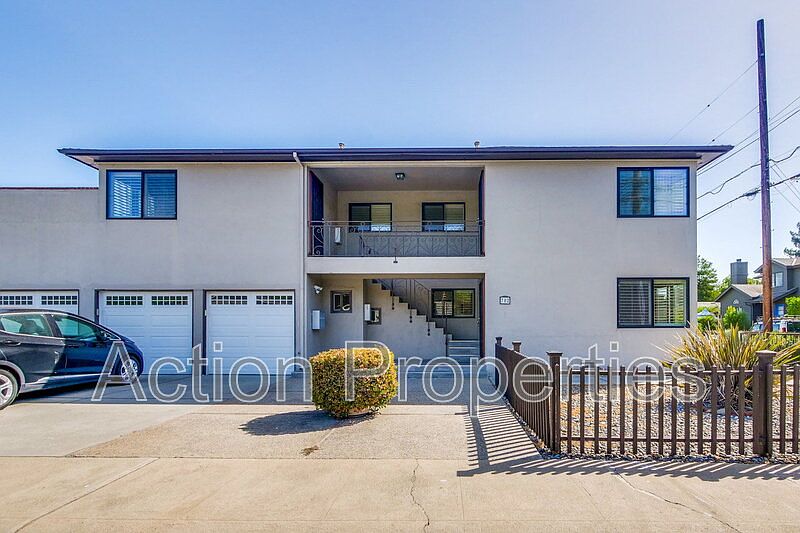 1st image of 702 Fremont St APT 1