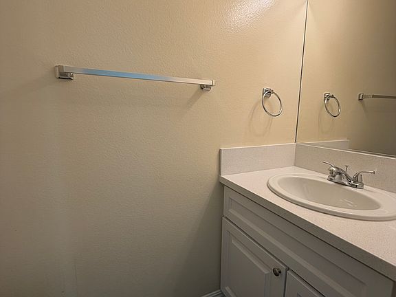 4th image of 13524 Village Dr