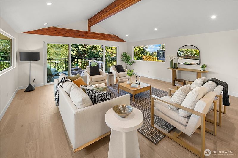 5th image of 12069 Lakeside Place NE