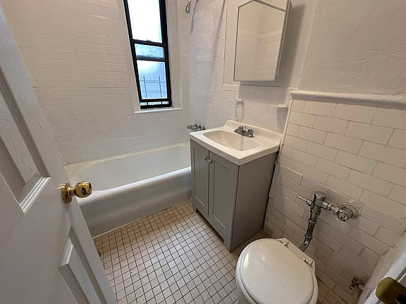 5th image of 68 W 238th St #G1