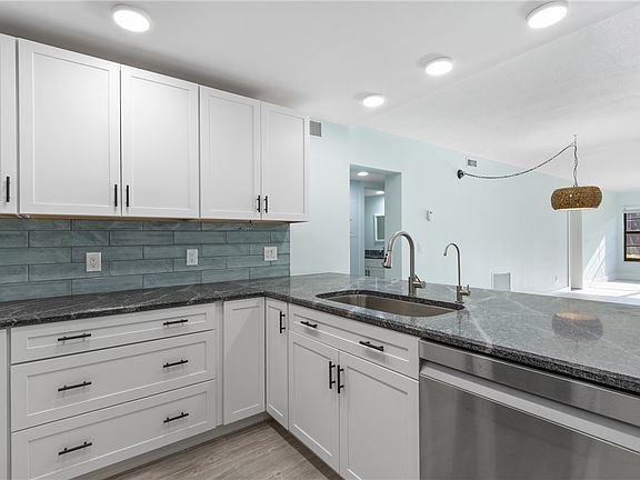 3rd image of 12 Plantation Dr APT 104